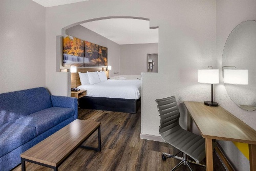 Days Inn by Wyndham Jackson image 3