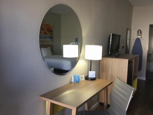 Days Inn by Wyndham Jackson image 38